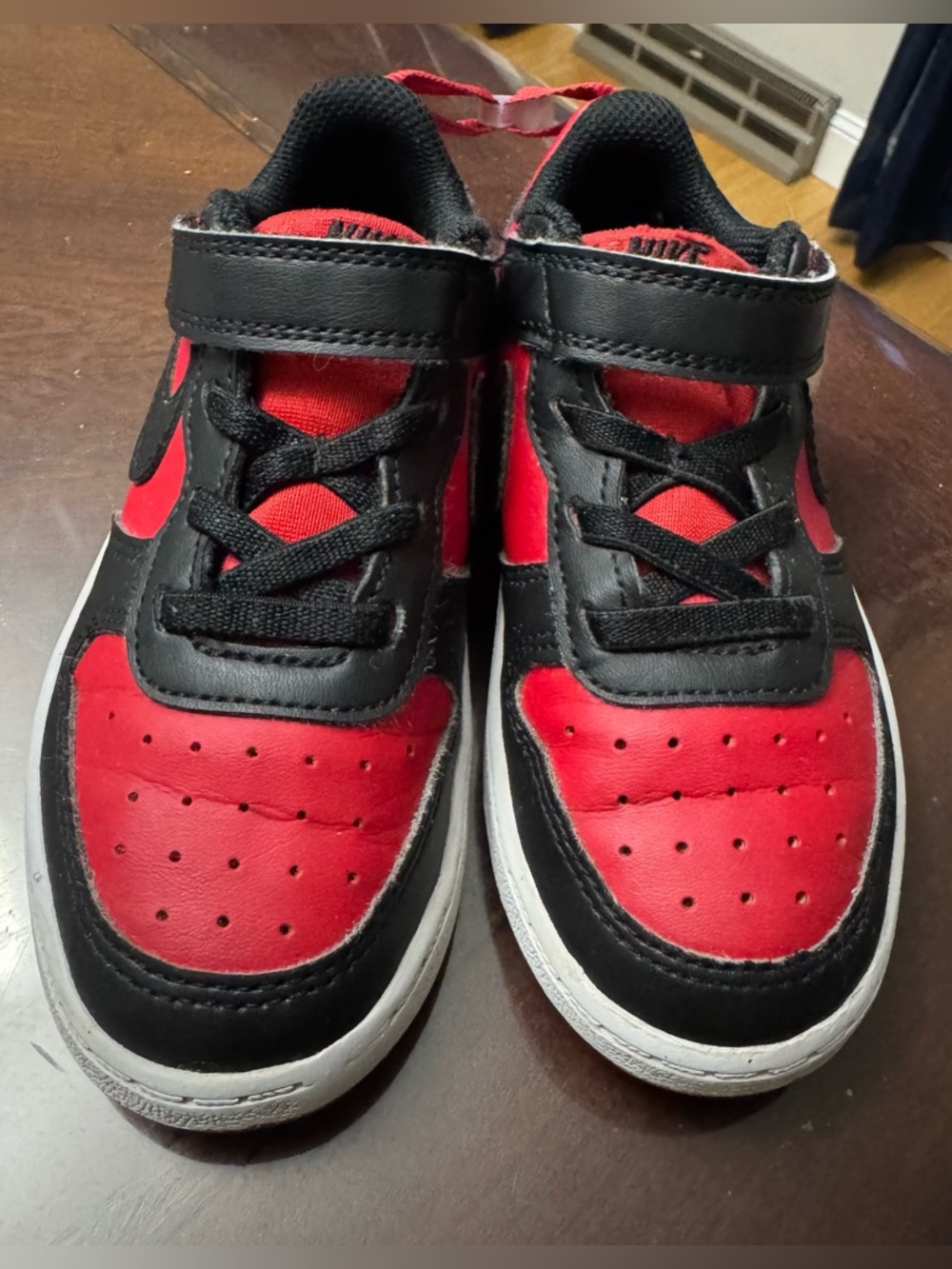 Nike Kids Black & Red Low-Top Sneakers with Hook-and-Loop Strap